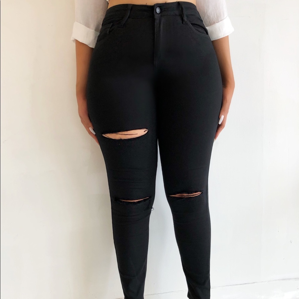 LYN highwaisted black rip jeans
